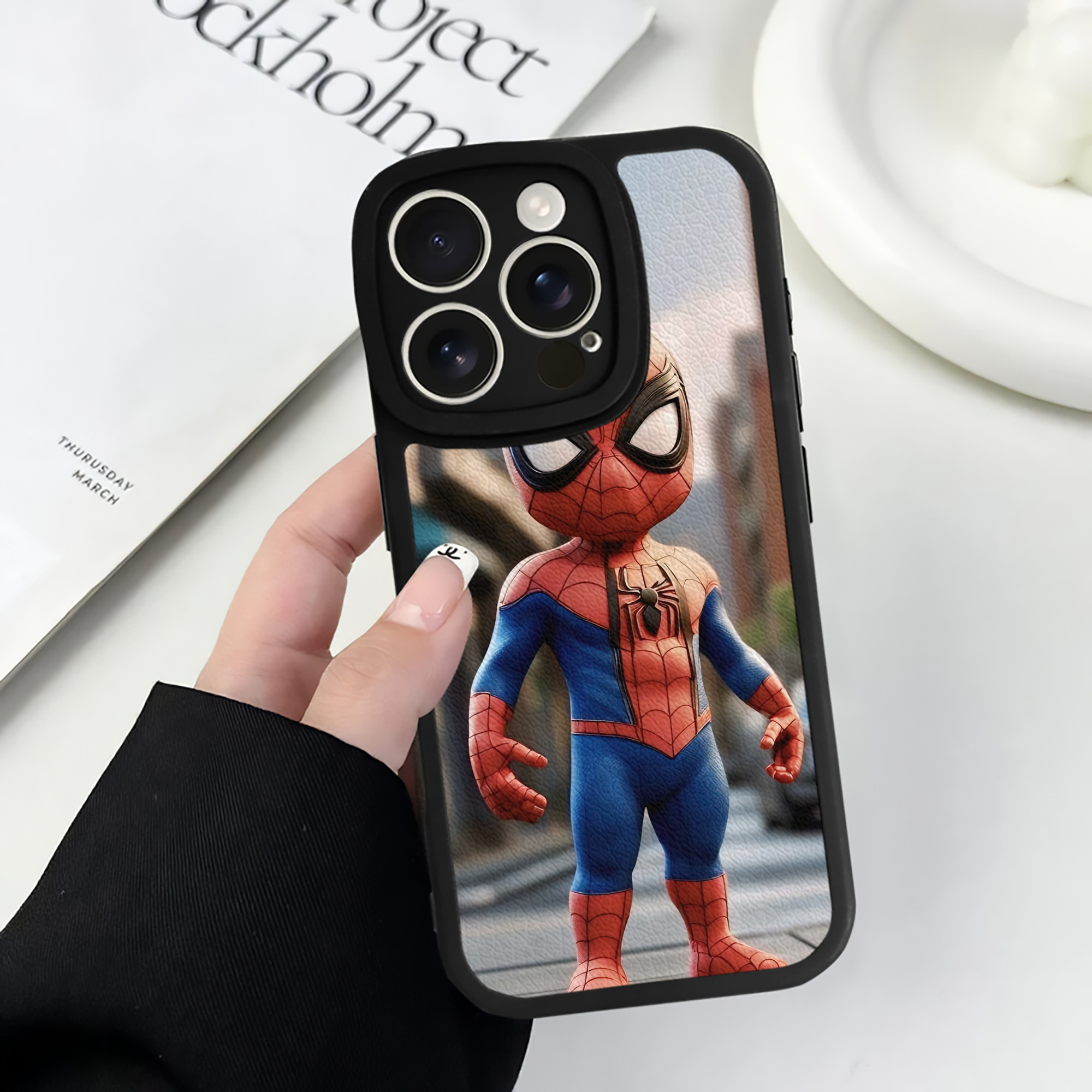 （画像用） Spider Man スパイダーマン 【iPhone 16シリーズ対応】シリコンスマホケース（レザー調） 材質：シリコン